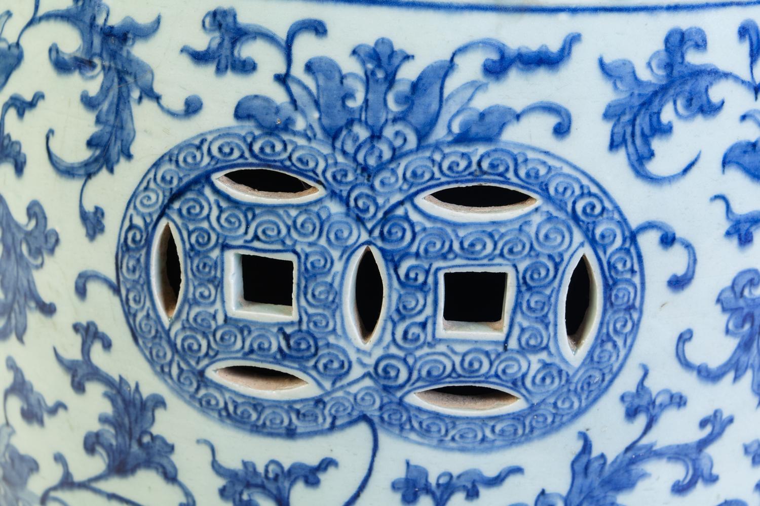 A Chinese Export Porcelain Garden Seat