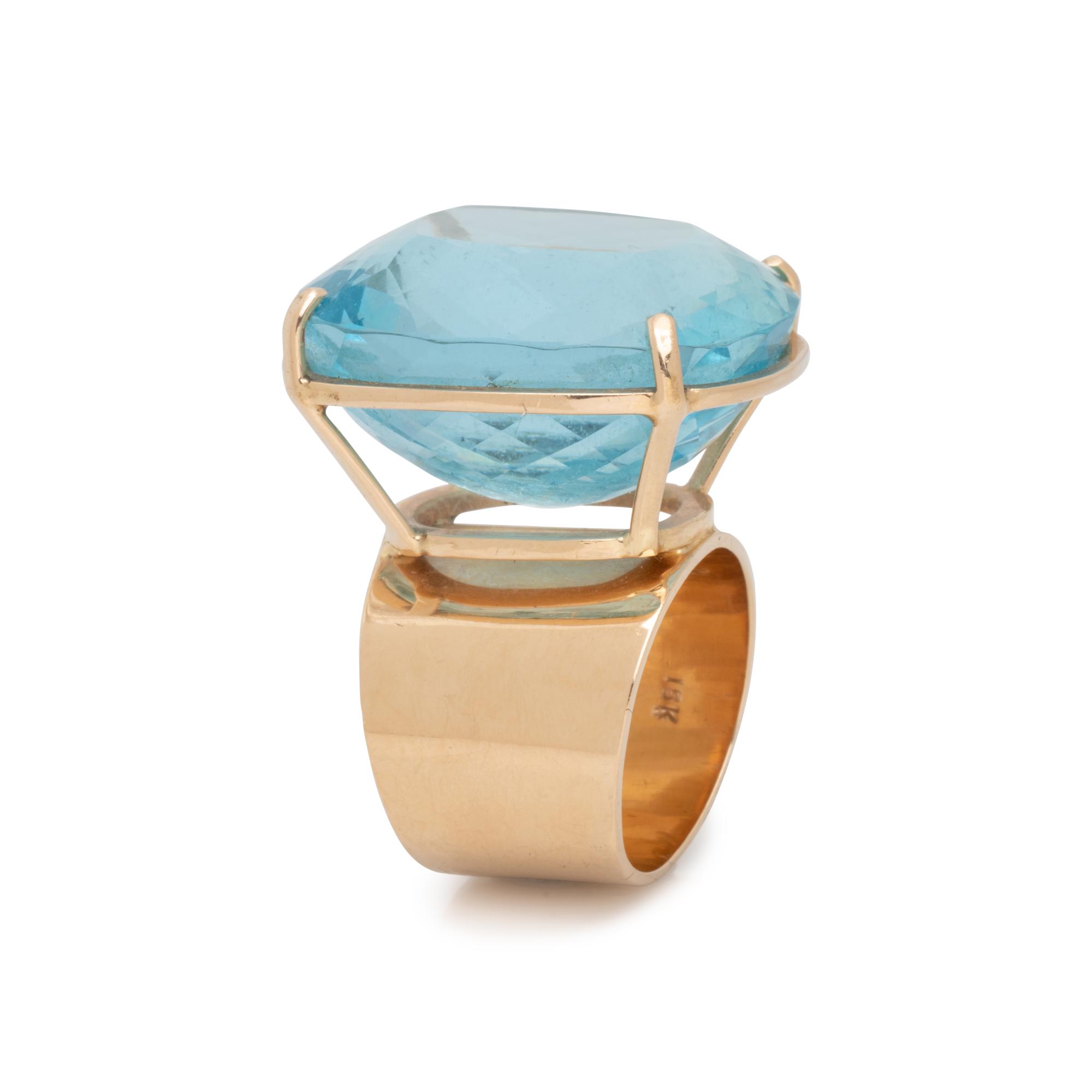 YELLOW GOLD AND AQUAMARINE RING