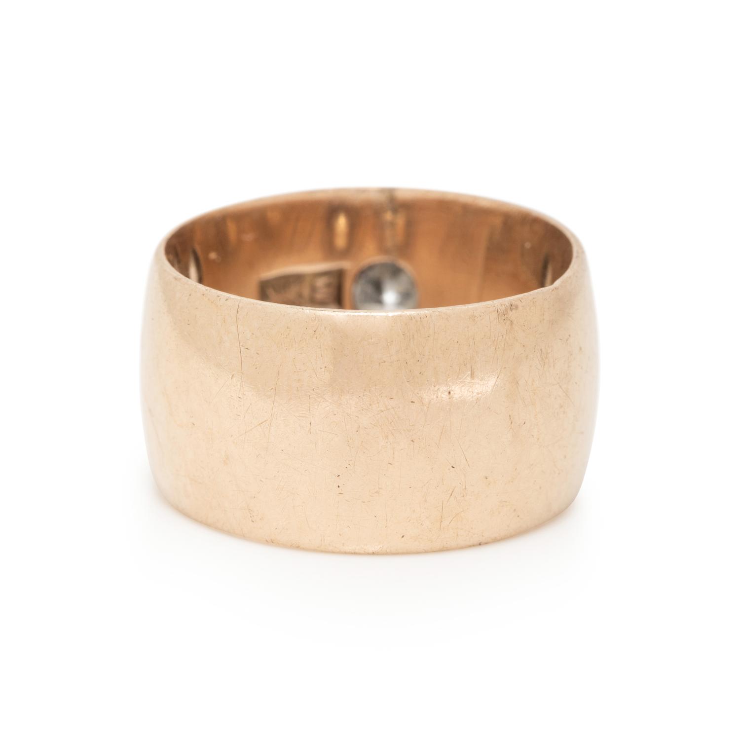 YELLOW GOLD AND DIAMOND RING