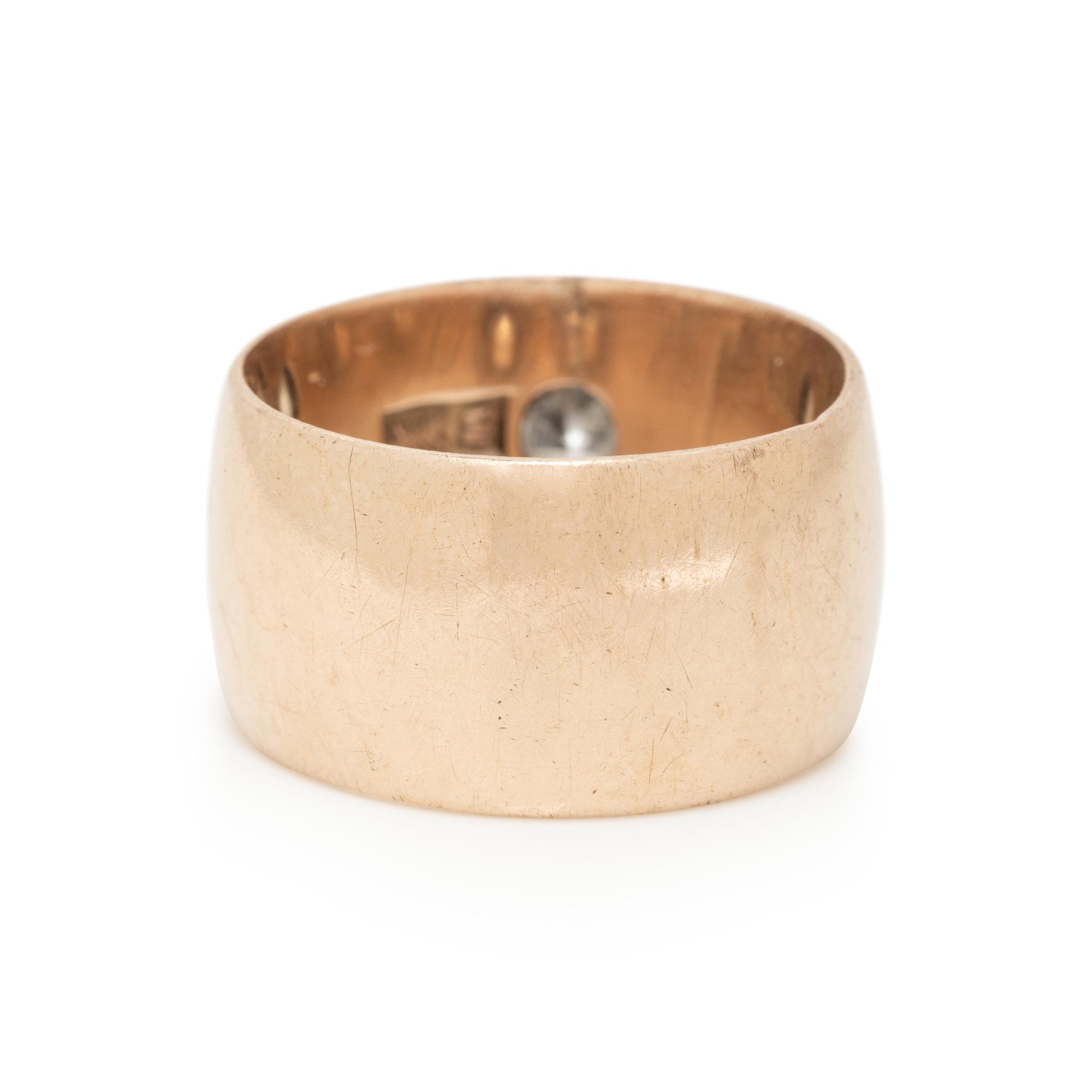 YELLOW GOLD AND DIAMOND RING