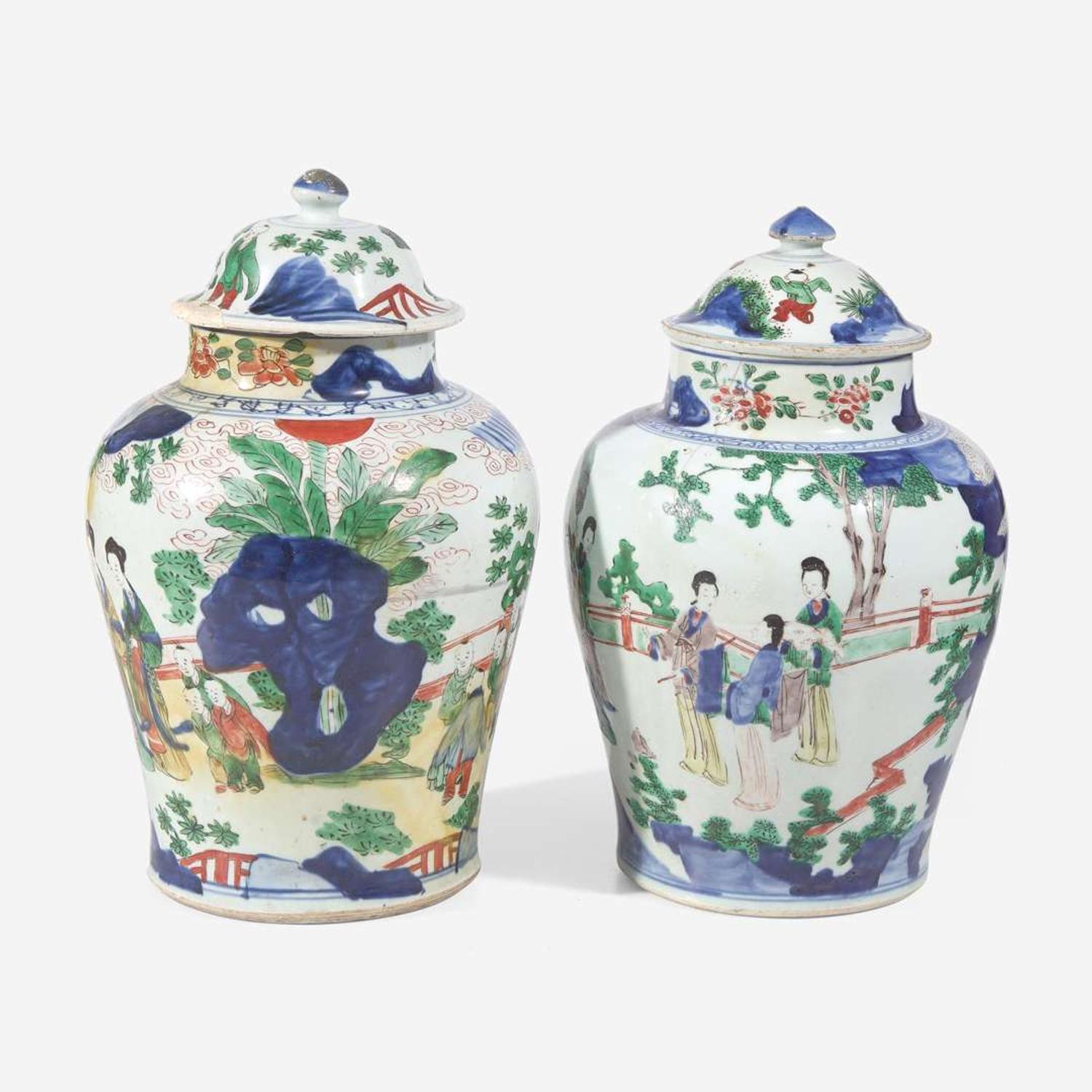Two Chinese wucai-decorated porcelain jars and associated covers 五彩瓷罐两件 17th century ????