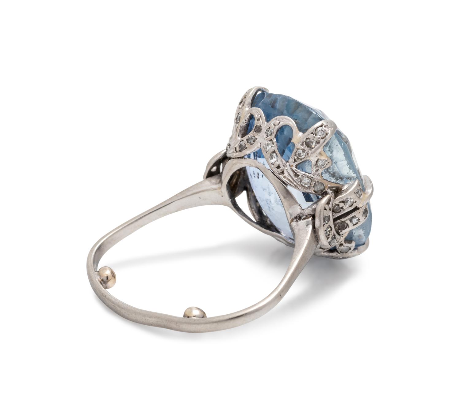 SAPPHIRE AND DIAMOND RING
