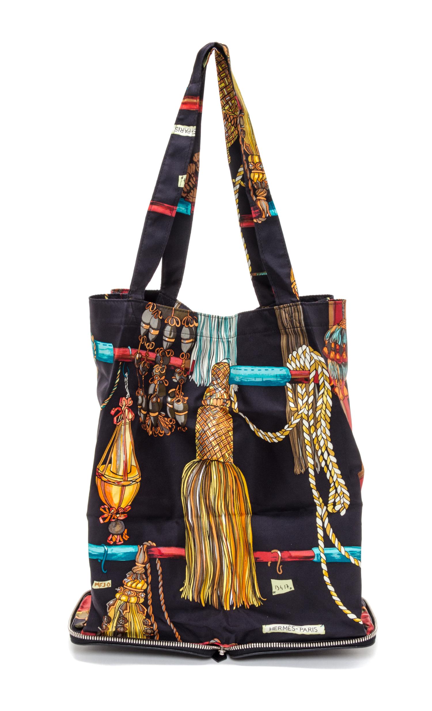 An Hermes Noir Togo Silky Pop Tote, 12" x 11" x 5".