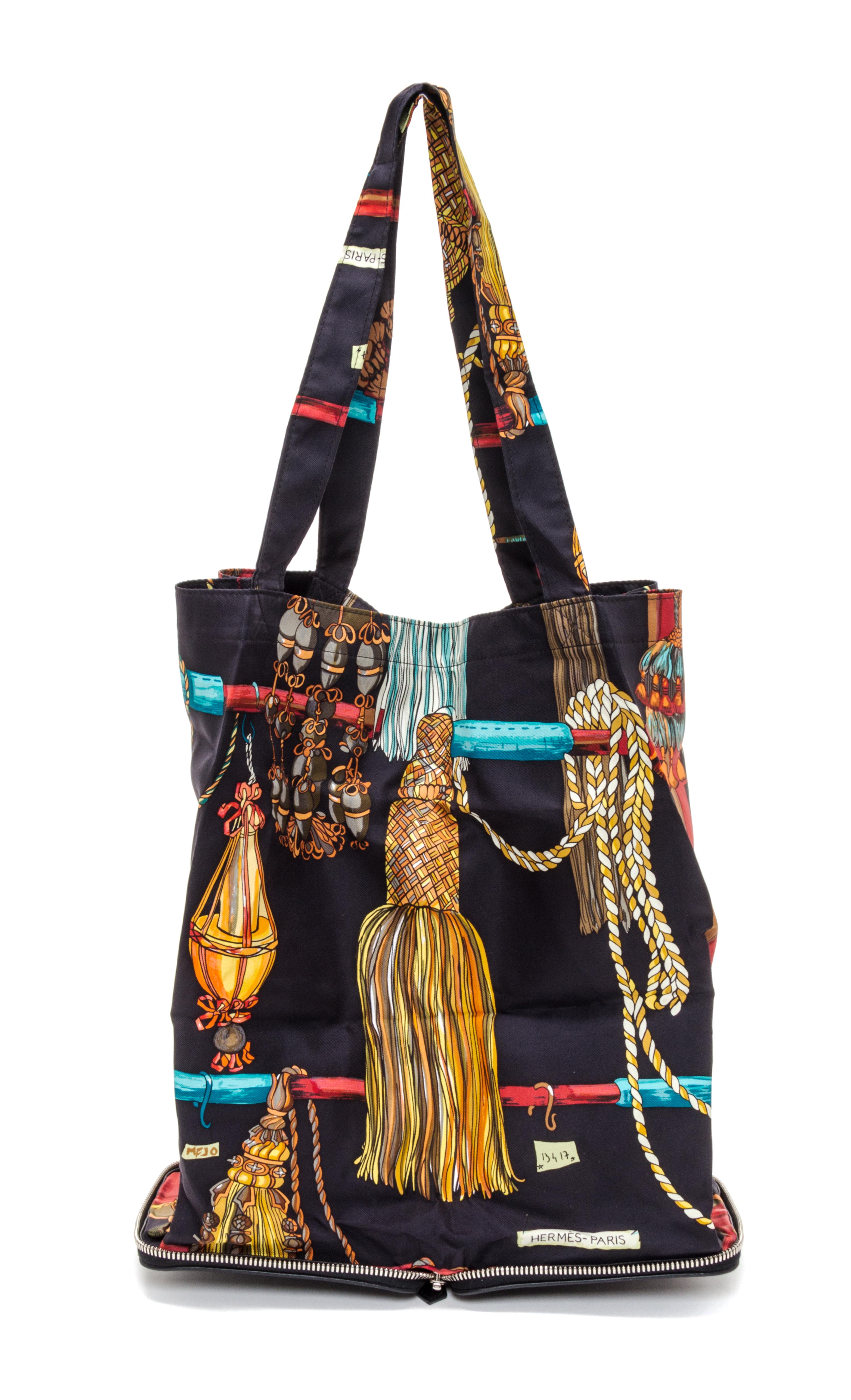 An Hermes Noir Togo Silky Pop Tote, 12" x 11" x 5".