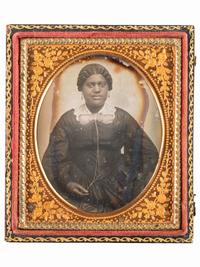 [EARLY PHOTOGRAPHY-AFRICAN AMERICANA]. Sixth plate daguerreotype portrait of subject identified as "Grandma Binx" with braided hairwork heart.