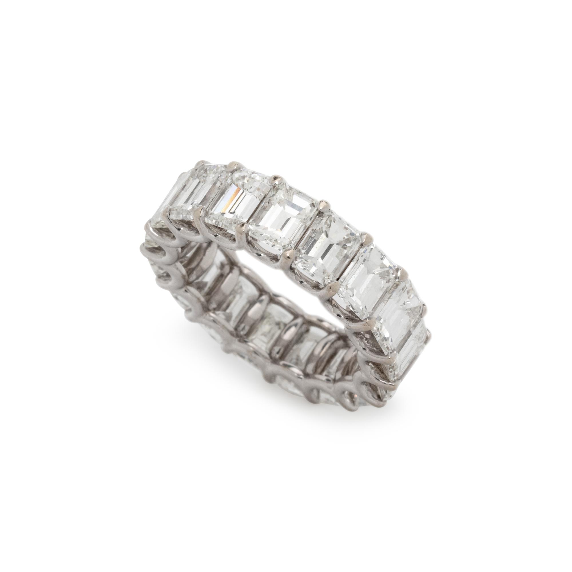 EMERALD CUT DIAMOND ETERNITY BAND