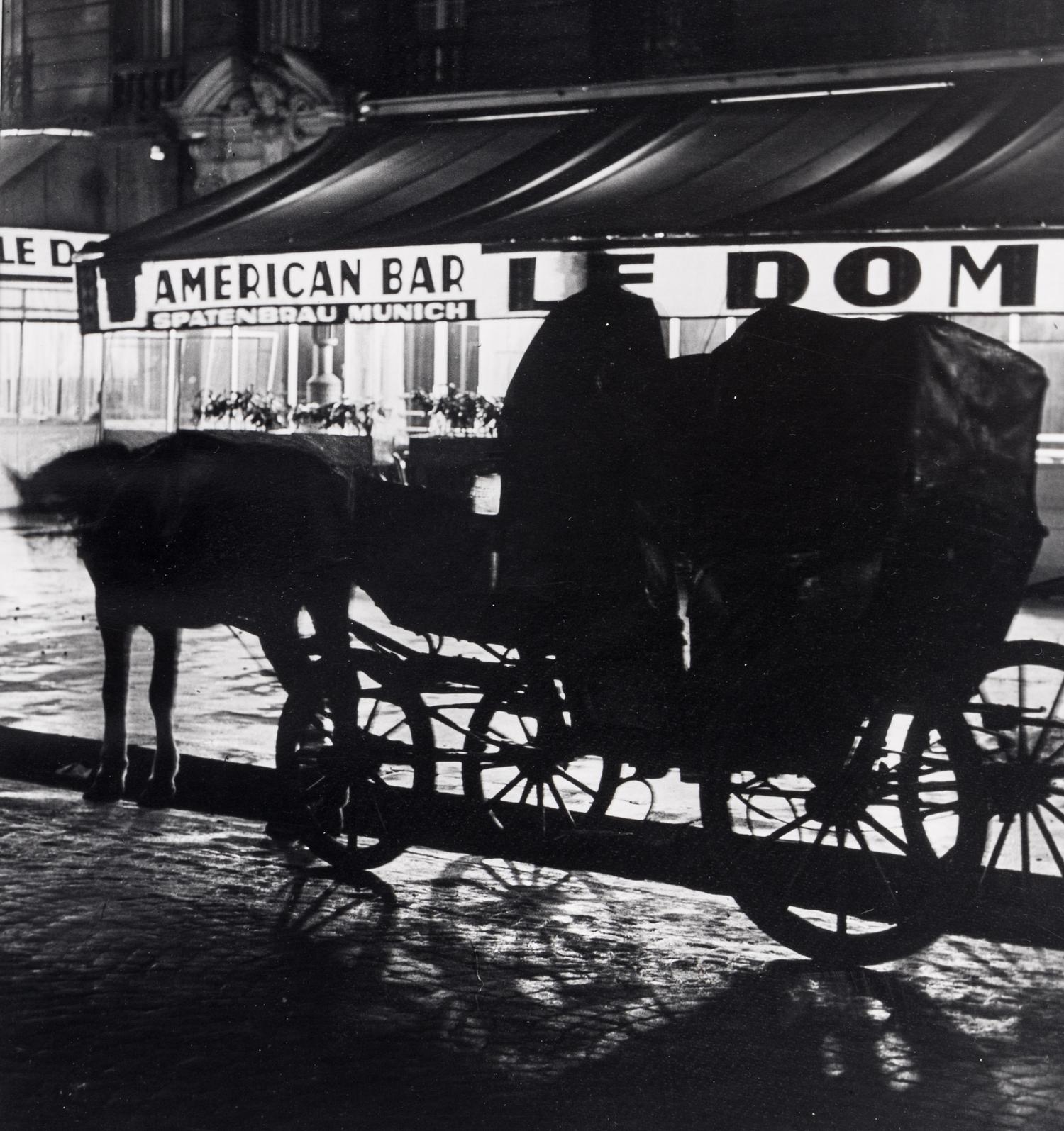 Brassaï (1899-1984) Un Fiacre devant Café du Dôme, Montparnasse, 1931-1932