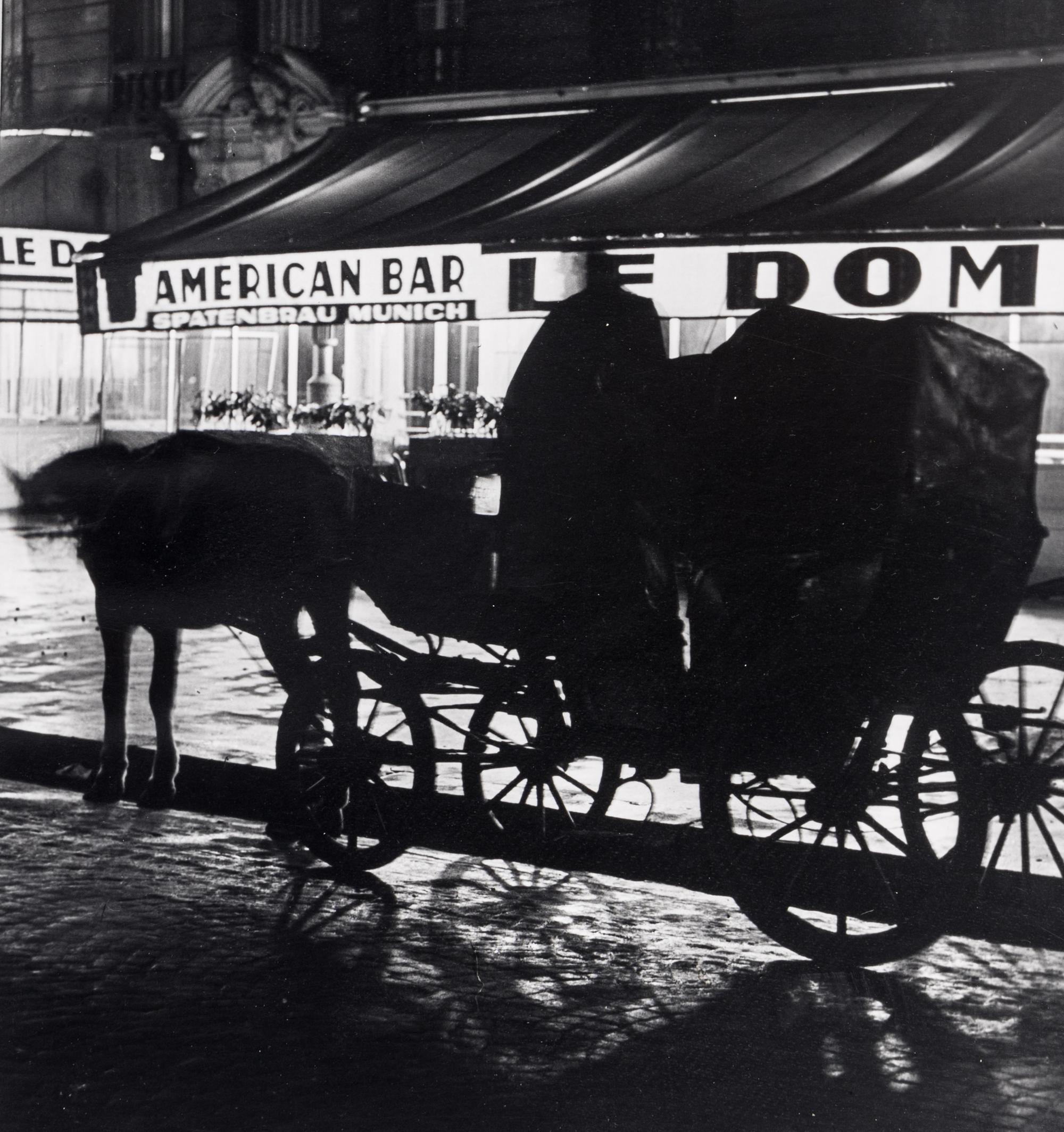 Brassaï (1899-1984) Un Fiacre devant Café du Dôme, Montparnasse, 1931-1932
