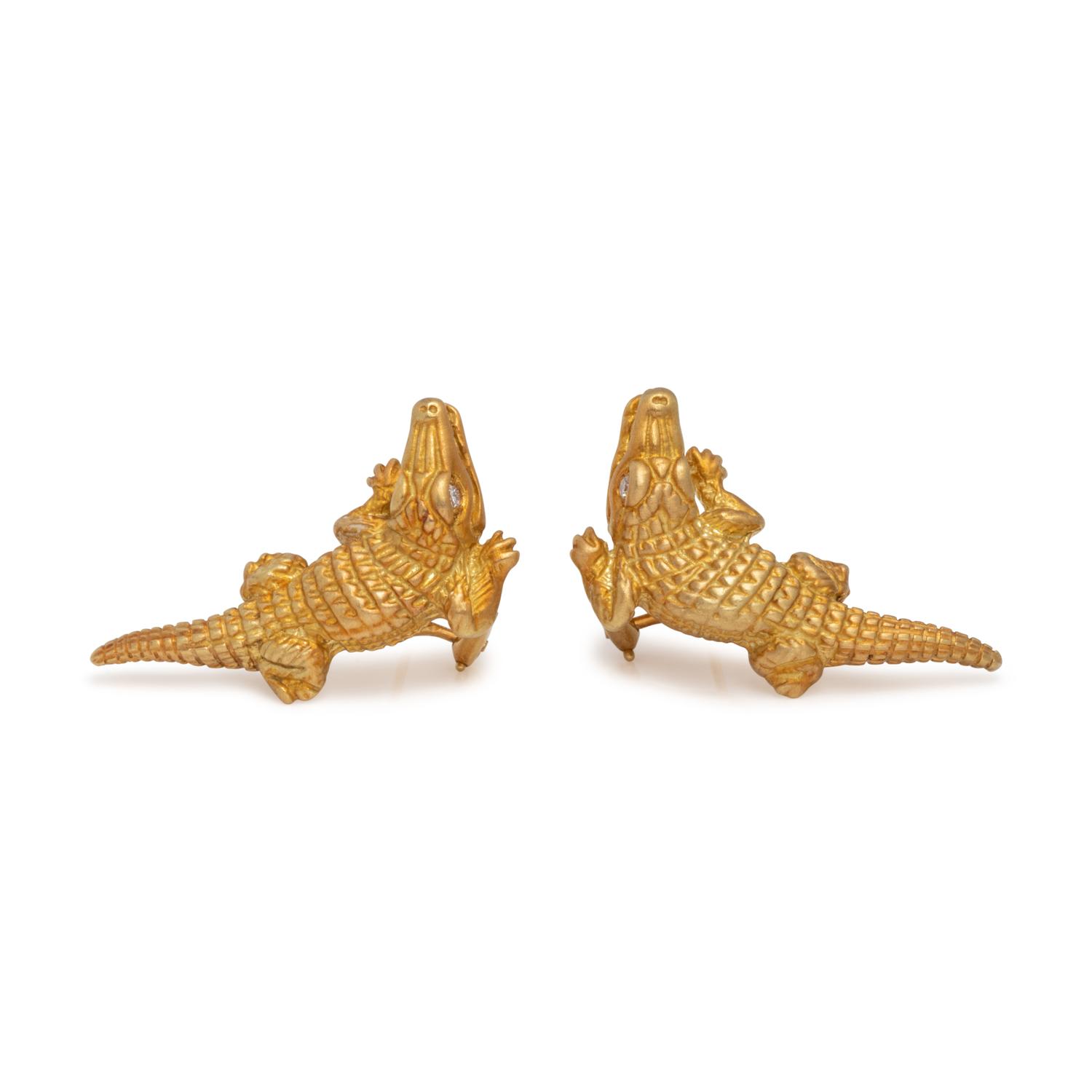 KIESELSTEIN-CORD, YELLOW GOLD AND DIAMOND ALLIGATOR EARCLIPS