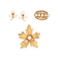 COLLECTION OF YELLOW GOLD AND CULTURED PEARL JEWELRY