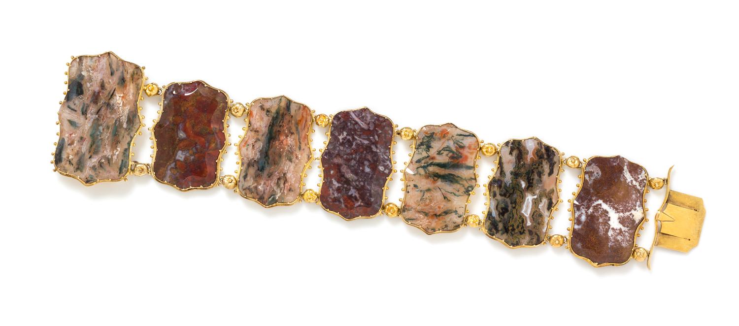 A Georgian Yellow Gold and Agate Bracelet, 35.10 dwts.