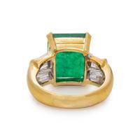 COLOMBIAN EMERALD AND DIAMOND RING