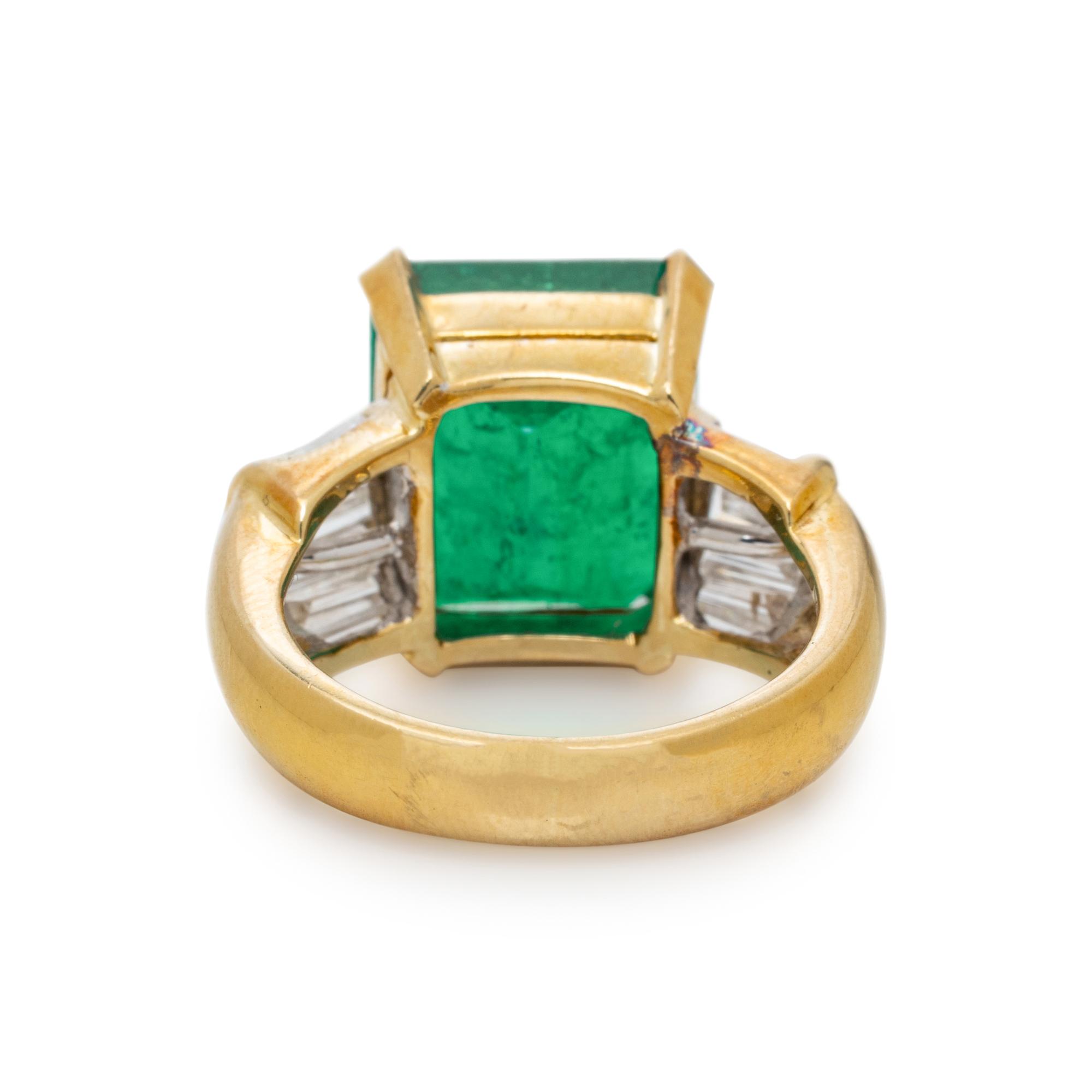 COLOMBIAN EMERALD AND DIAMOND RING