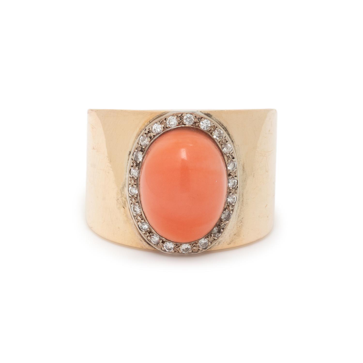 YELLOW GOLD, CORAL AND DIAMOND RING