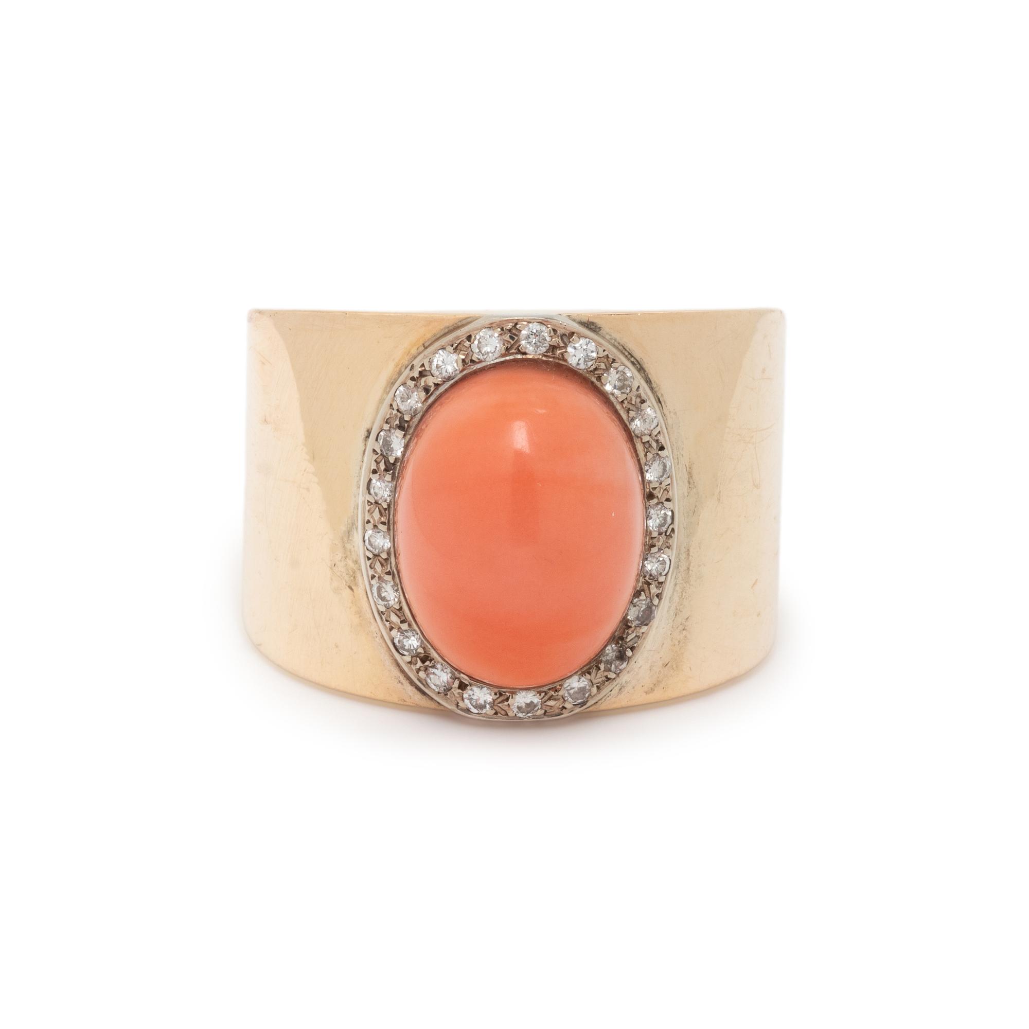 YELLOW GOLD, CORAL AND DIAMOND RING