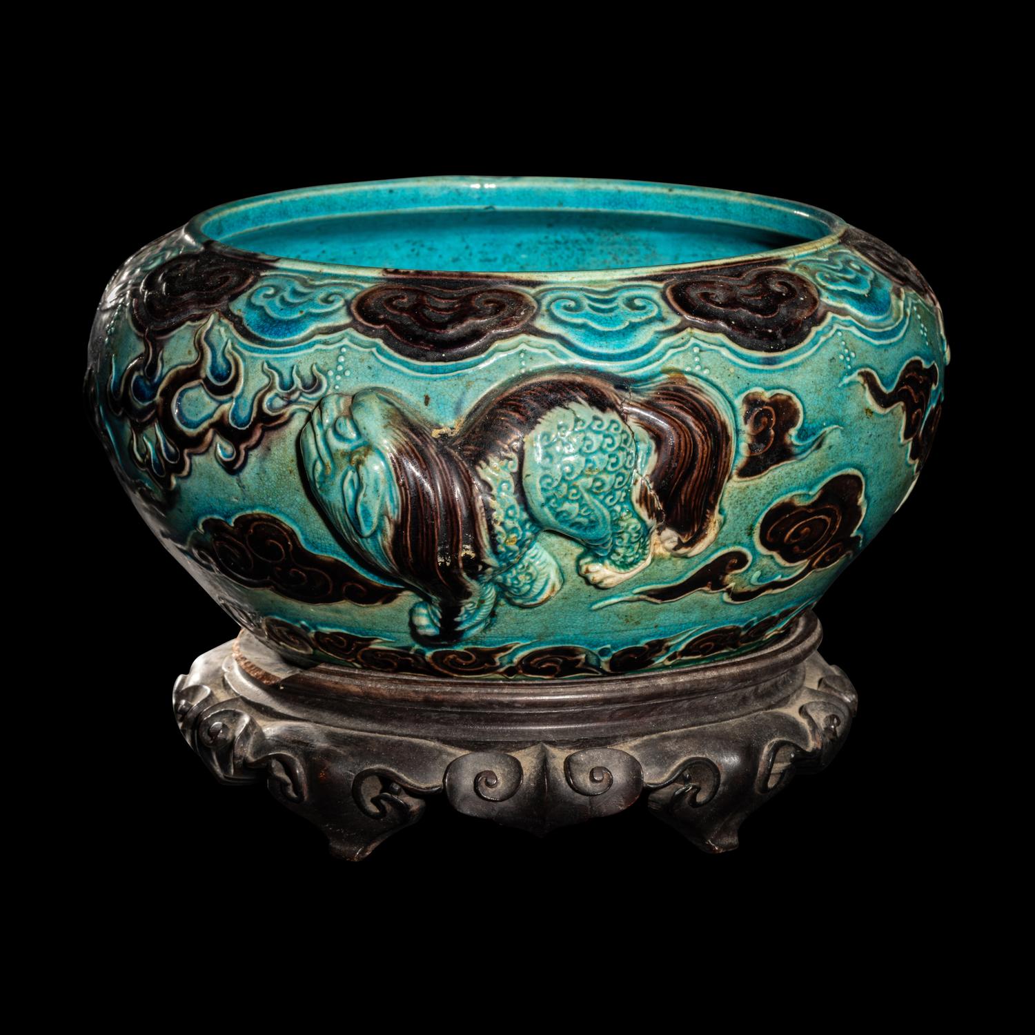 A Chinese Fahua- Style Porcelain 'Fu Lion' Brush Washe r