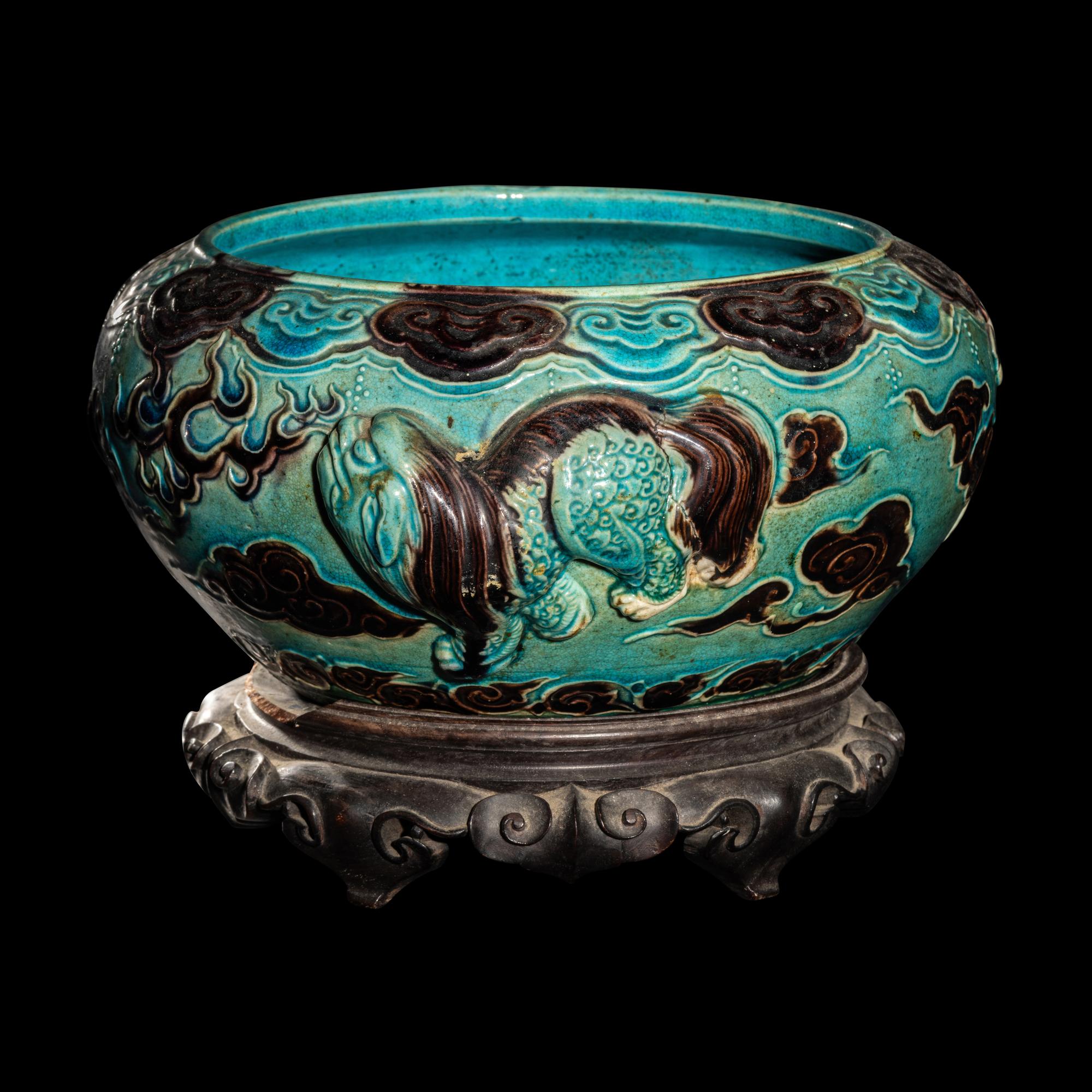 A Chinese Fahua- Style Porcelain 'Fu Lion' Brush Washe r