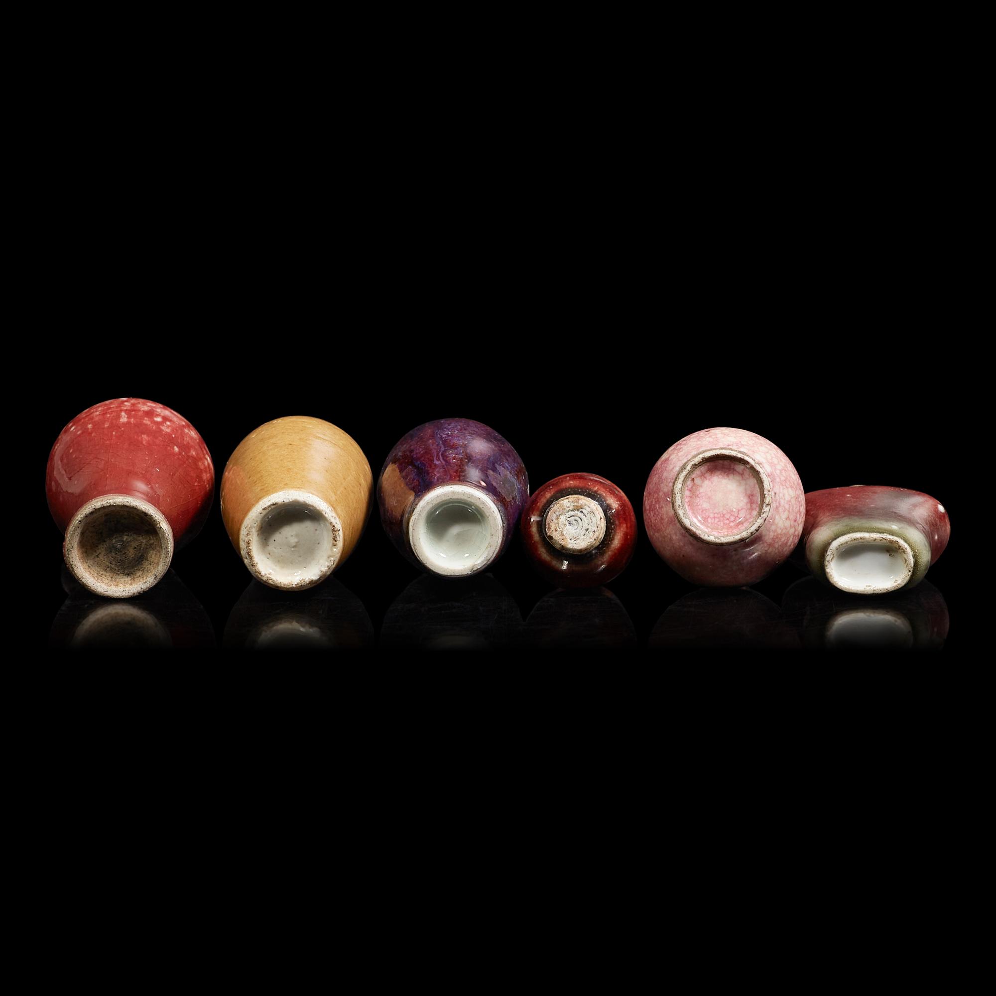 Six Chinese Monochrome Glazed Porcelain Snuff Bottles, 20th Century 近代 单色釉瓷烟壶六支
