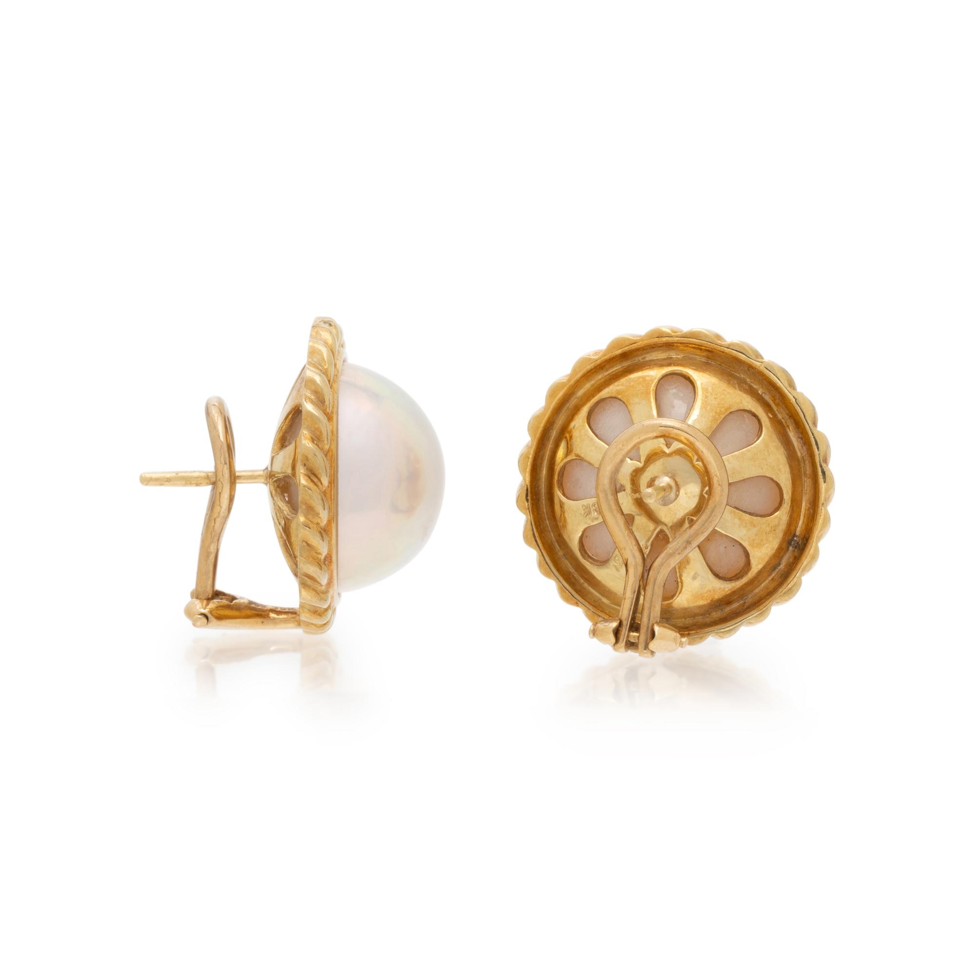 MABÉ PEARL AND YELLOW GOLD EARRINGS