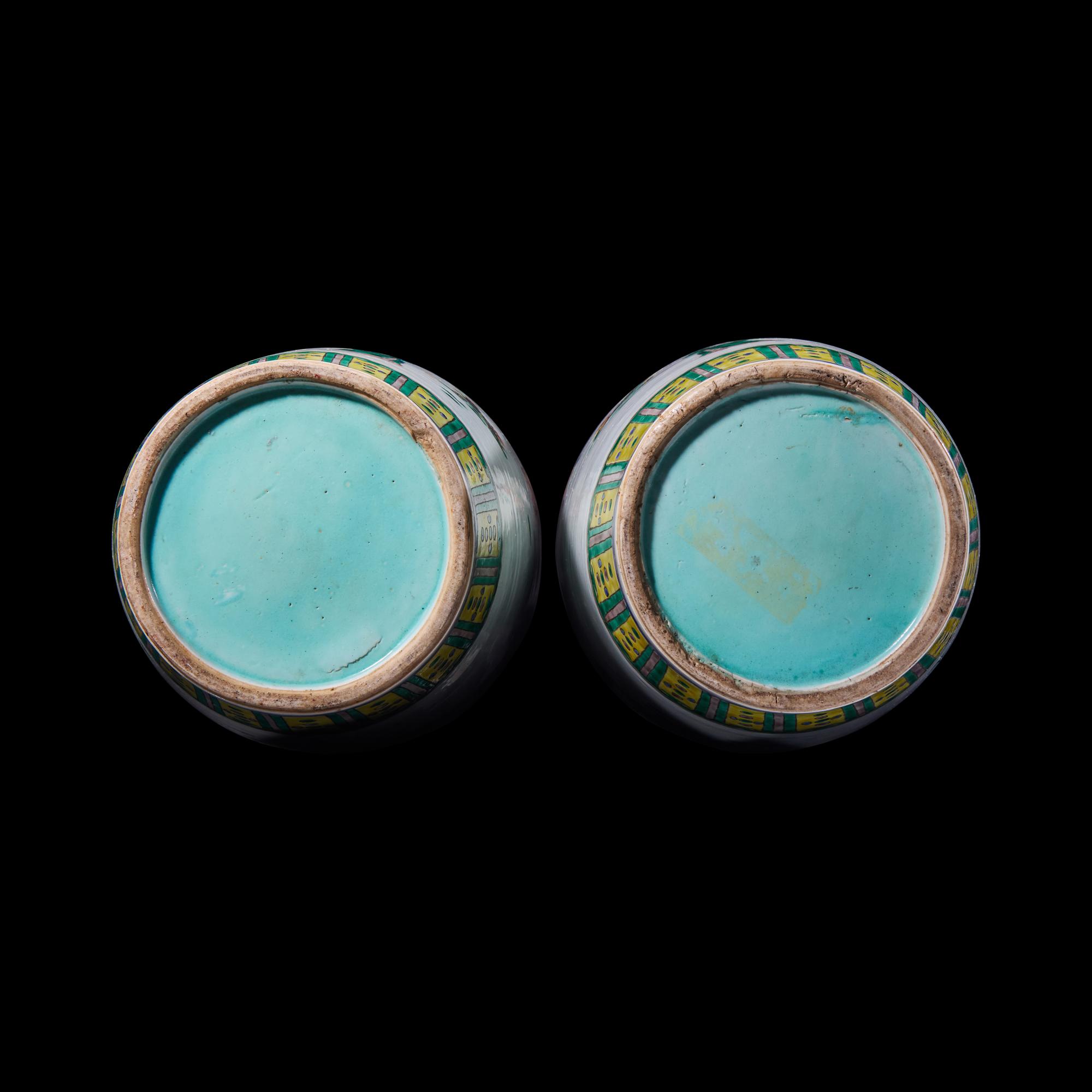 A Large Pair of Chinese Famille Verte Porcelain Vases 五彩人物圖大瓶一對