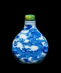 A Chinese Blue and White Porcelain 'Dragon' Snuff Bottle