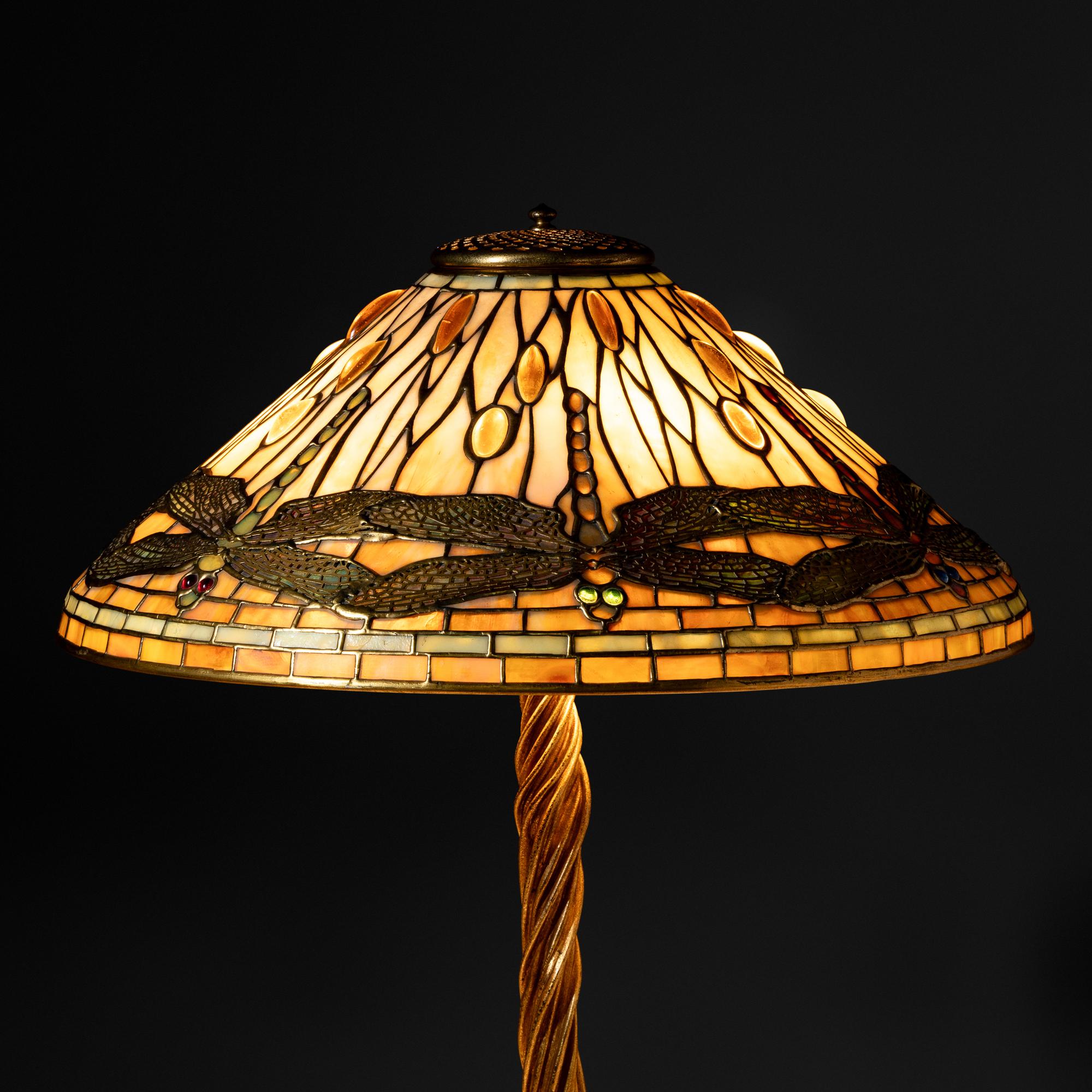 Dragonfly table lamp