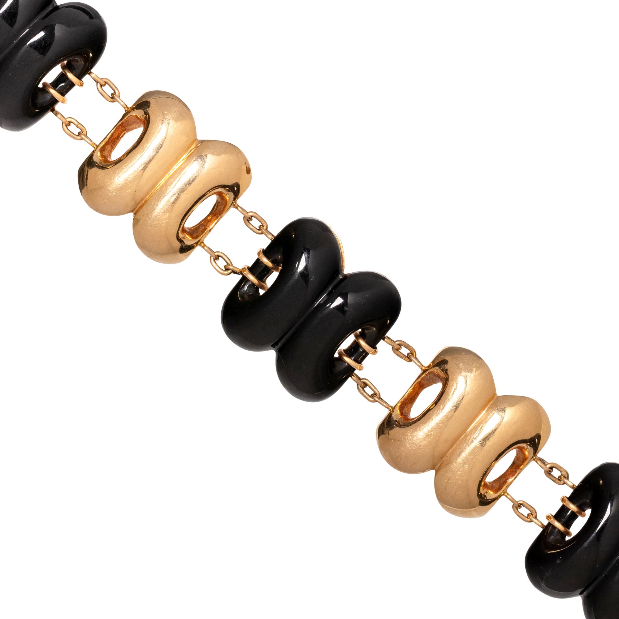 YELLOW GOLD AND ONYX BRACELET