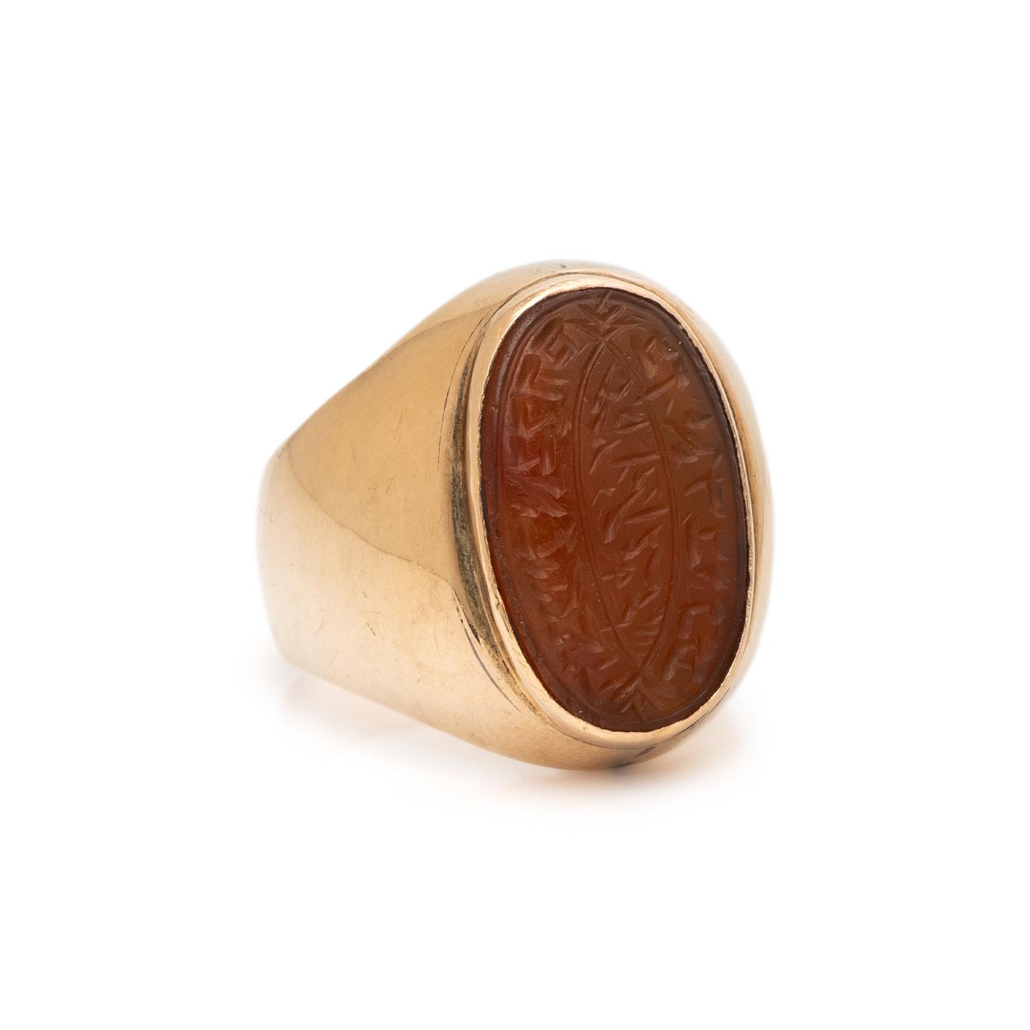 YELLOW GOLD AND CARNELIAN INTAGLIO RING