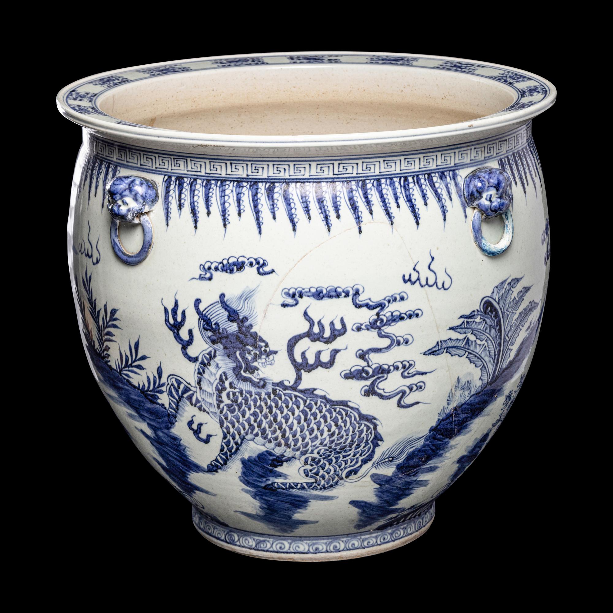 A Large Chinese Blue and White 'Qilin' Jardinière, 19th Century 清晚期 青花麒麟紋大缸