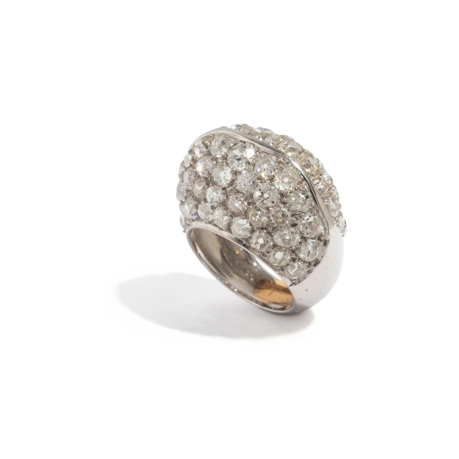 RETRO, WHITE GOLD AND DIAMOND BOMBÉ RING