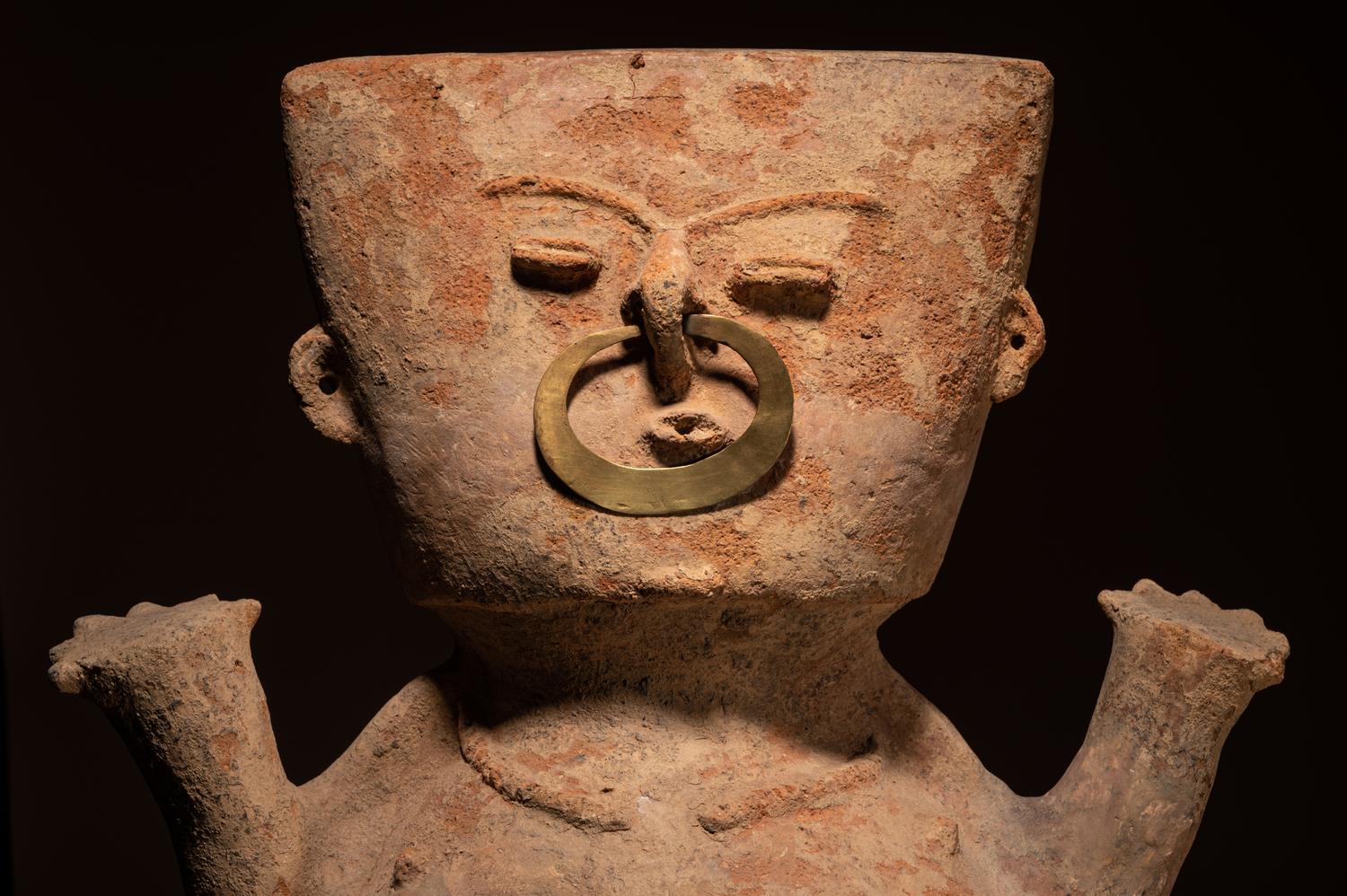 A Tamalameque Two-Piece Urn