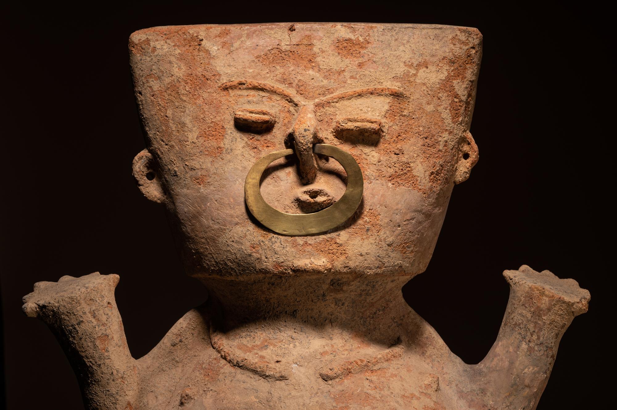 A Tamalameque Two-Piece Urn