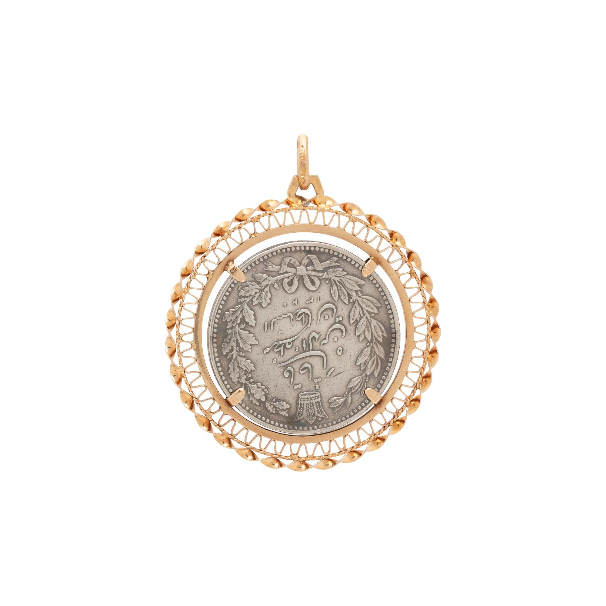 YELLOW GOLD AND COIN PENDANT