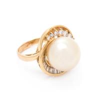 CULTURED SOUTH SEA PEARL AND DIAMOND RING