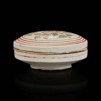 A red and green-enameled Cizhou cosmetic box 红绿彩磁州窑梳妆盒 Jin dynasty ?