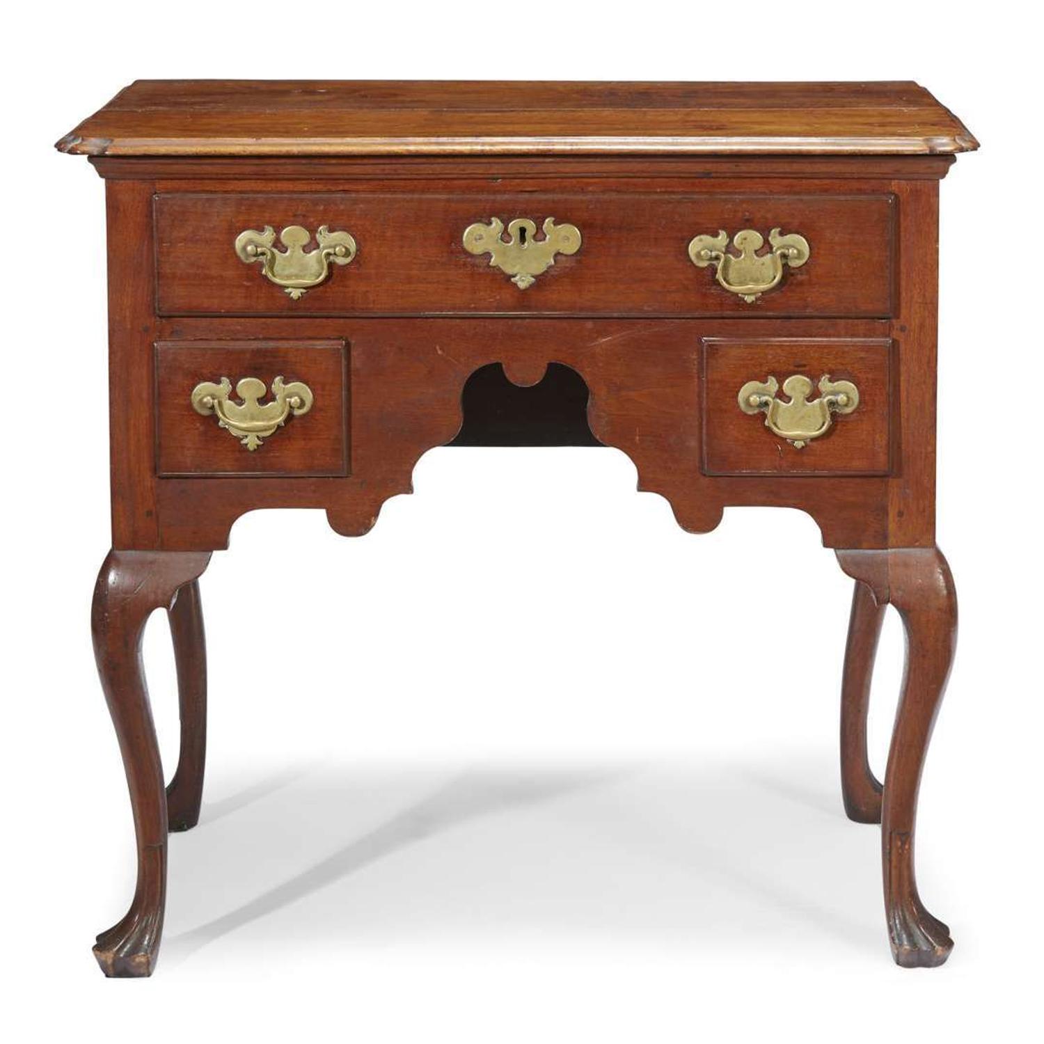 Queen Anne walnut dressing table Philadelphia, PA, circa 1750
