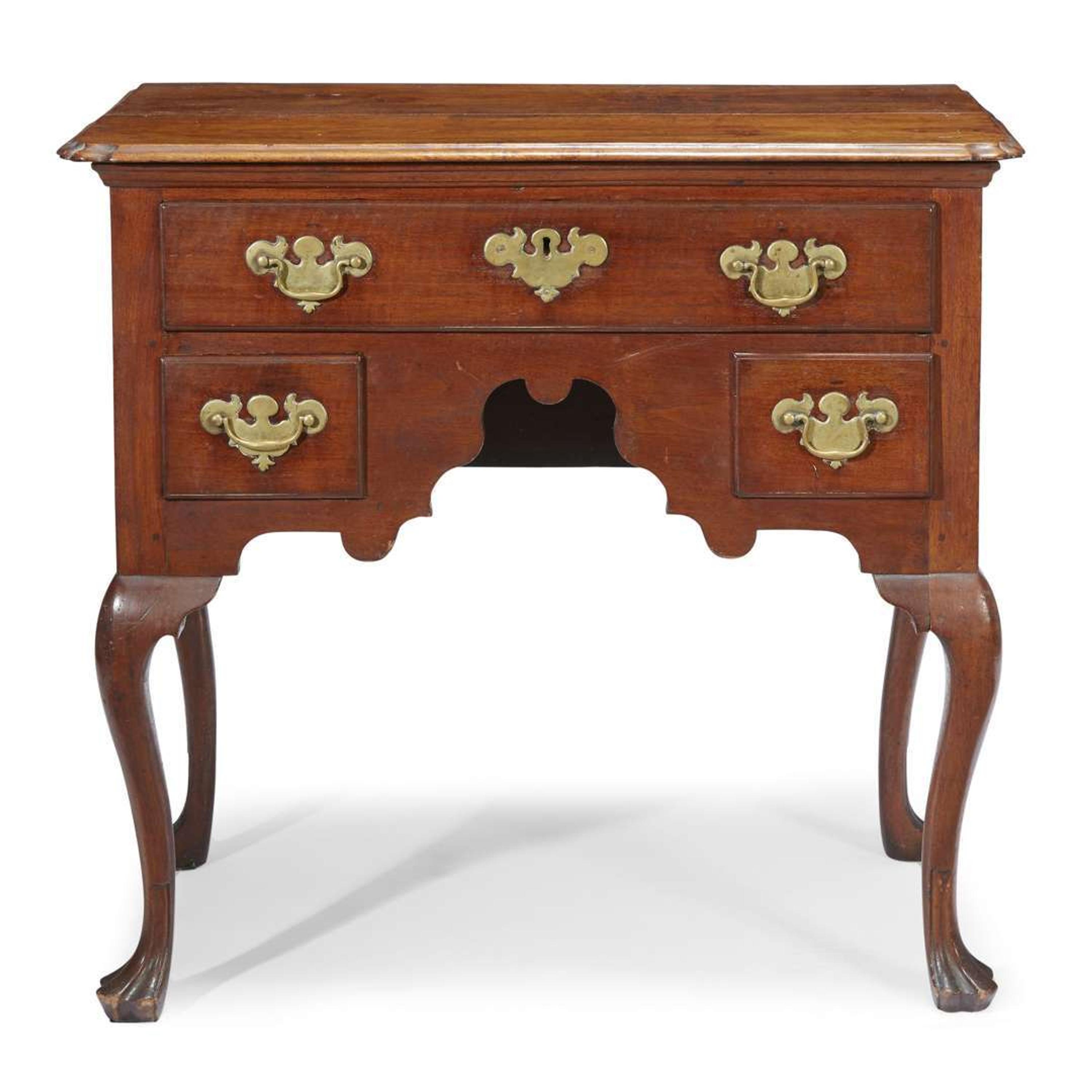 Queen Anne walnut dressing table Philadelphia, PA, circa 1750