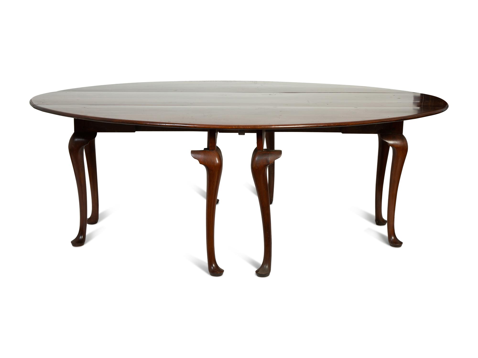 A Queen Anne Style Mahogany Gate-Leg Drop Leaf Dining Table — 20TH CENTURY