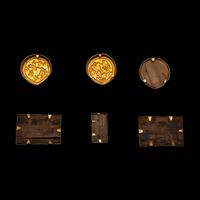 A Partial Set of Chinese Yellow Gold Belt Plaques, Ming Dynasty 明 四時花卉紋帶跨六件：三桃、兩排方、一小方（辅弼）