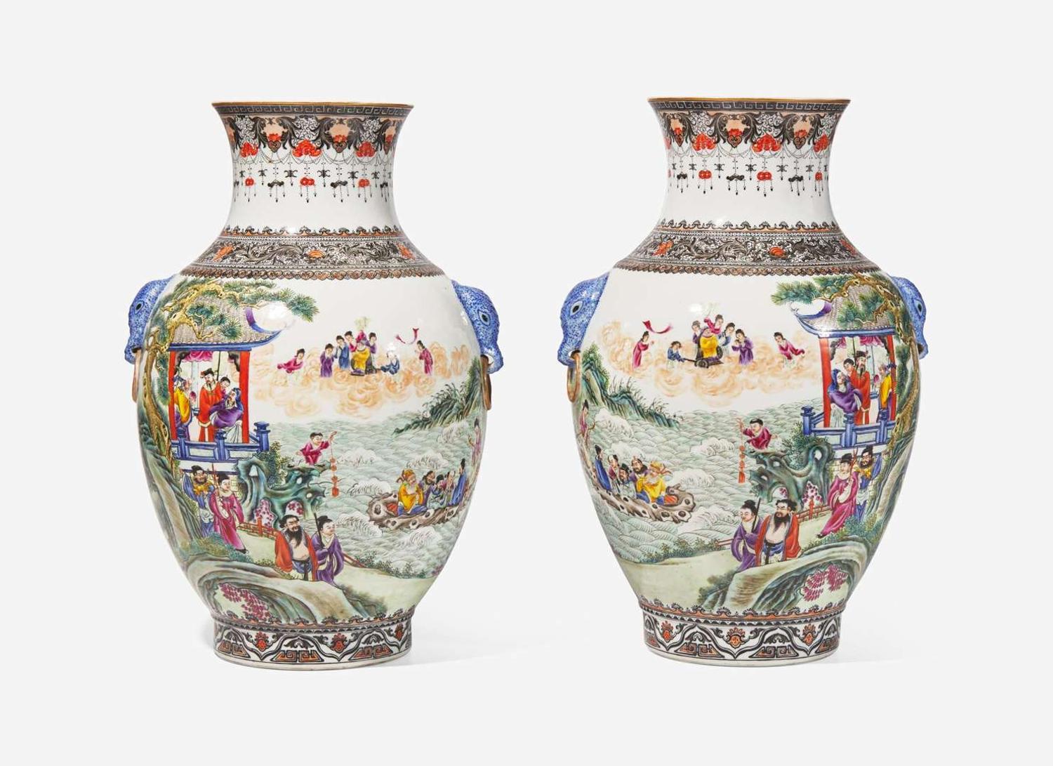 A pair of large Chinese "Immortals" vases, Republic period 百仙瓶一對 民國