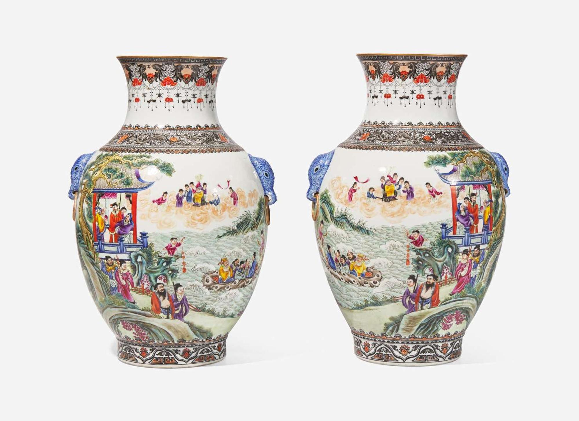 A pair of large Chinese "Immortals" vases, Republic period 百仙瓶一對 民國
