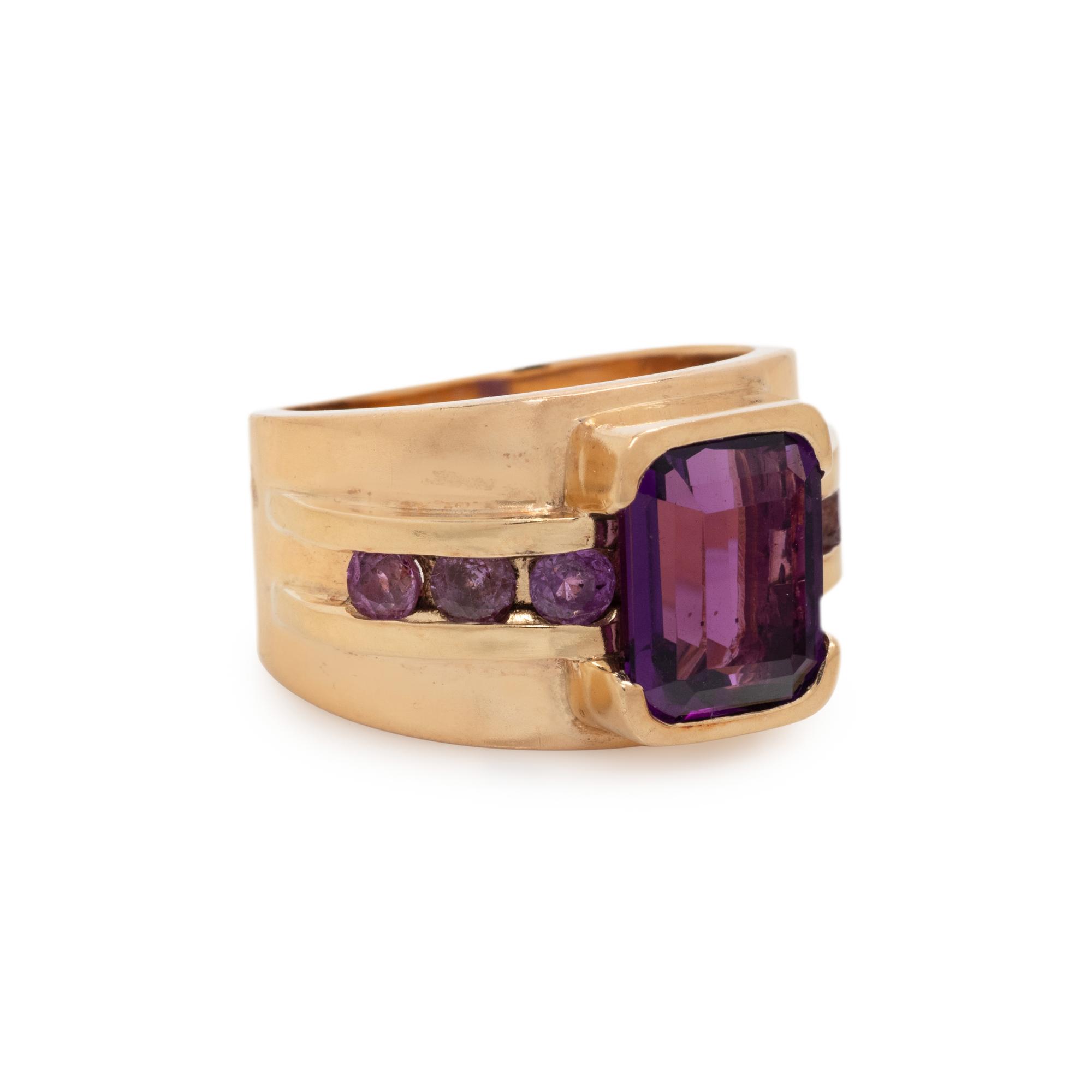 YELLOW GOLD AND AMETHYST RING