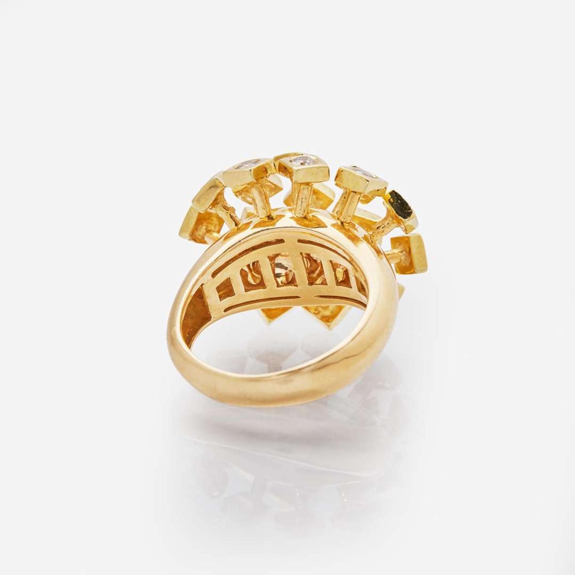 An 18K Yellow Gold and Diamond Ring