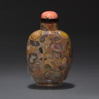 A Chinese Carved Puddingstone Snuff Bottle, Qing Dynasty, Circa 1750-1850 — 1750-1850年 抱子石素面鼻煙壺