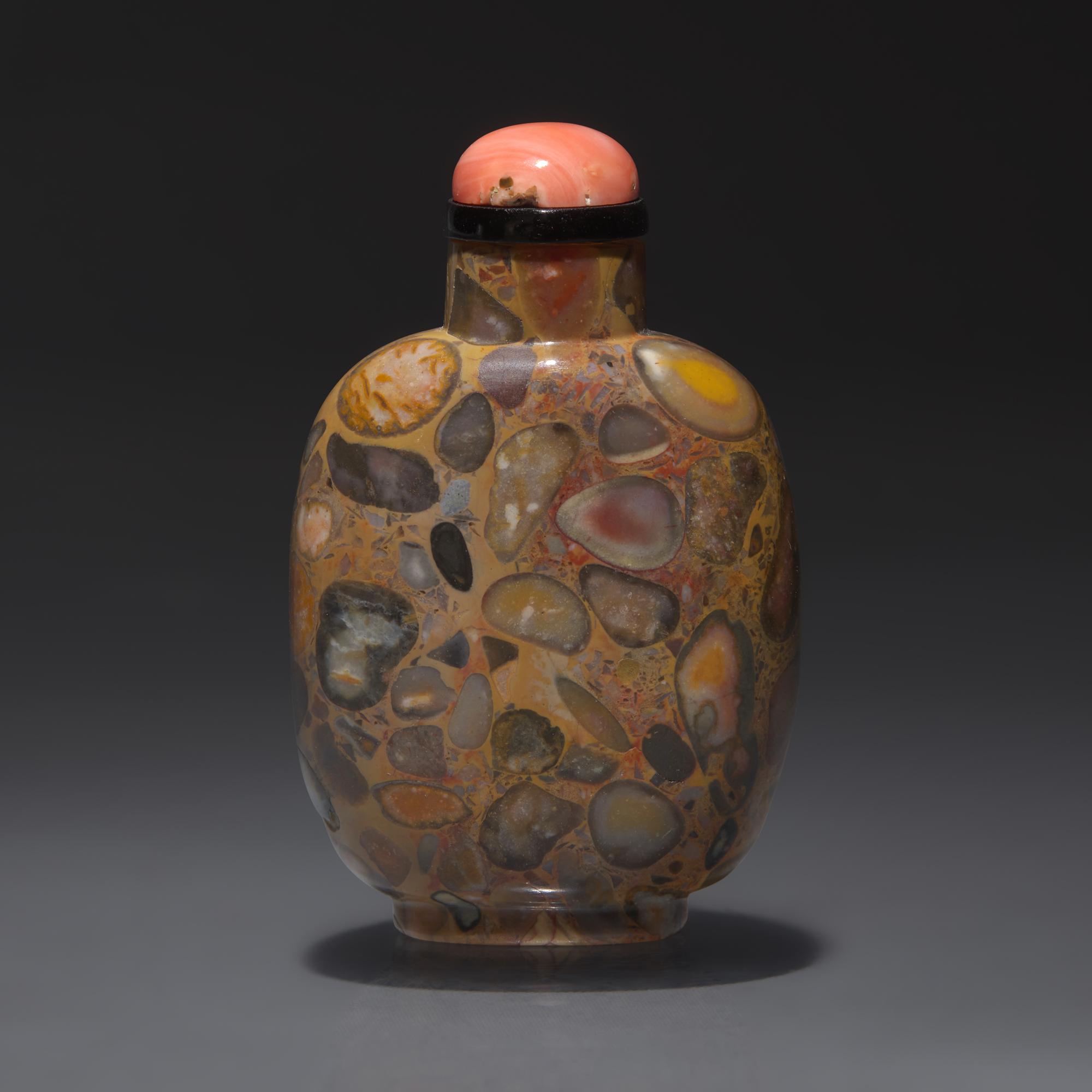 A Chinese Carved Puddingstone Snuff Bottle, Qing Dynasty, Circa 1750-1850 — 1750-1850年 抱子石素面鼻煙壺