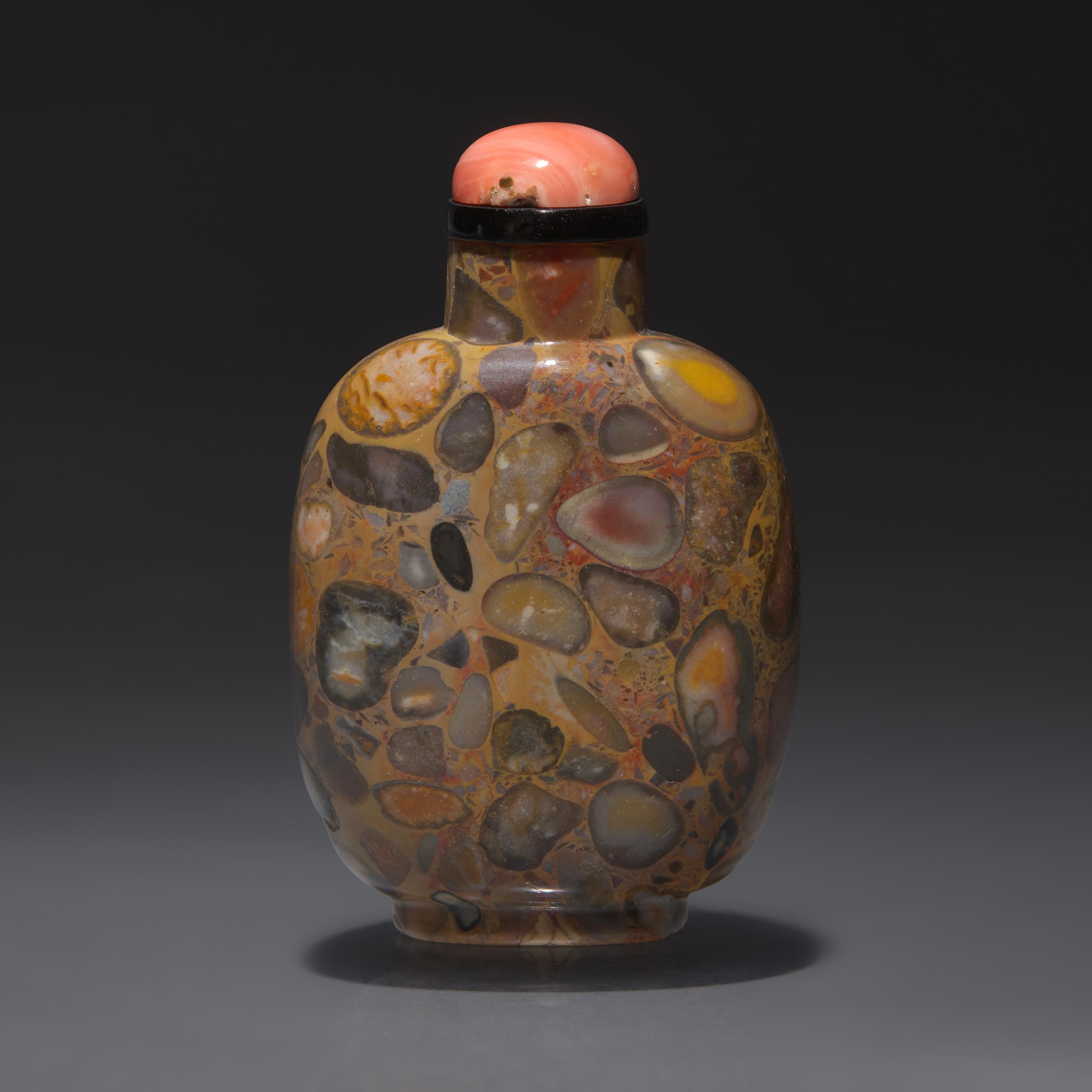 A Chinese Carved Puddingstone Snuff Bottle, Qing Dynasty, Circa 1750-1850 — 1750-1850年 抱子石素面鼻煙壺