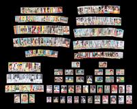 A Shoebox Collection of Over 550 Assorted 1950s and 1960s Baseball Cards Including Multiple Hall of Famers and Notables,