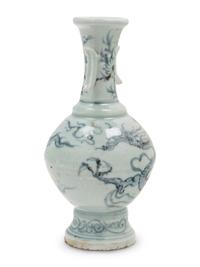 A Blue and White Porcelain 'Dragon' Vase
