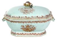 A Chinese Export Porcelain Lidded Tureen Width 13 inches. — EARLY 19TH CENTURY