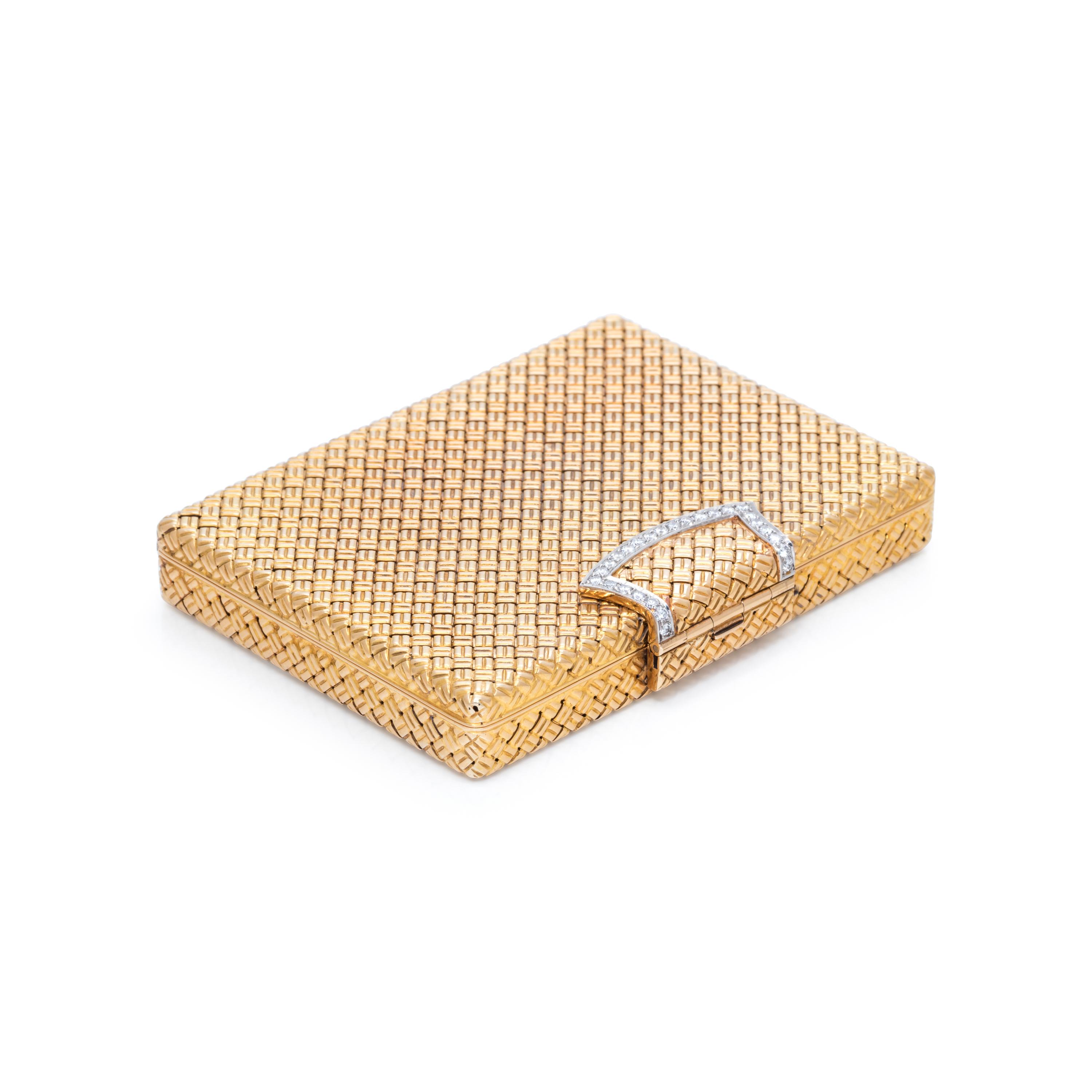 VAN CLEEF & ARPELS, YELLOW GOLD AND DIAMOND COMPACT